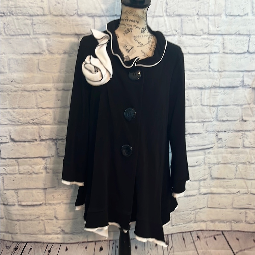 Women's Black & White Ruffle-Trim Blazer Jacket